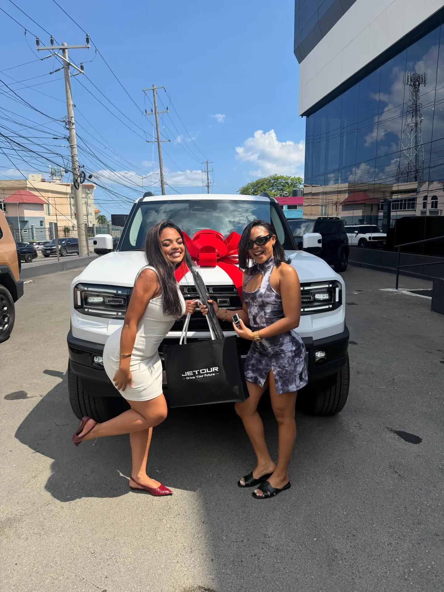 Happy JETOUR customer