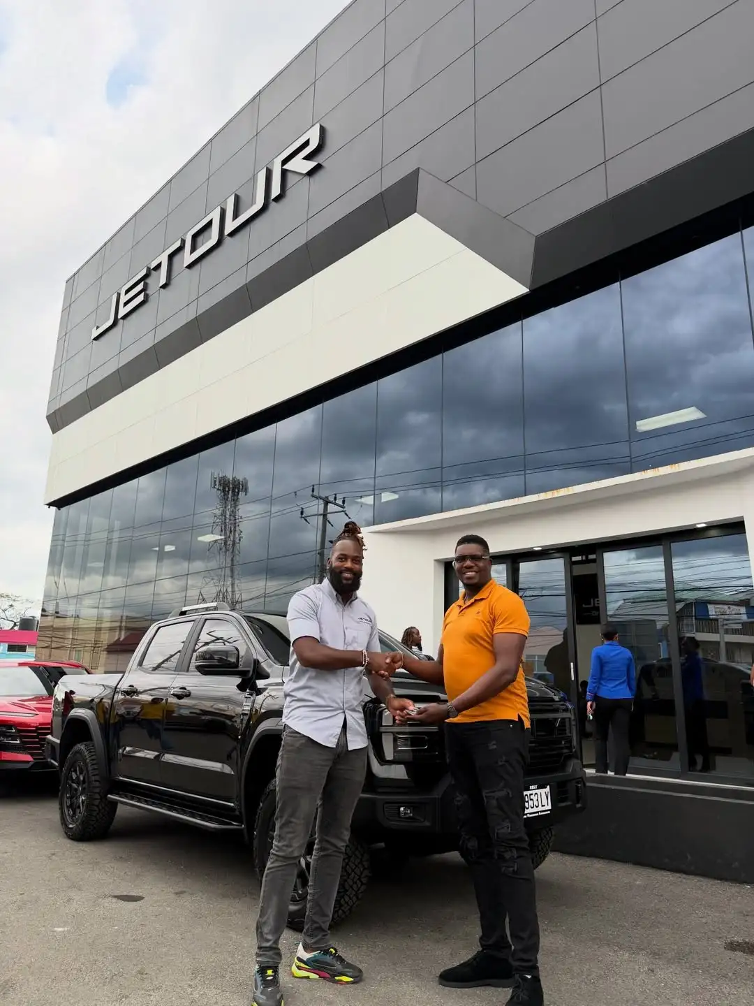 Happy JETOUR customer