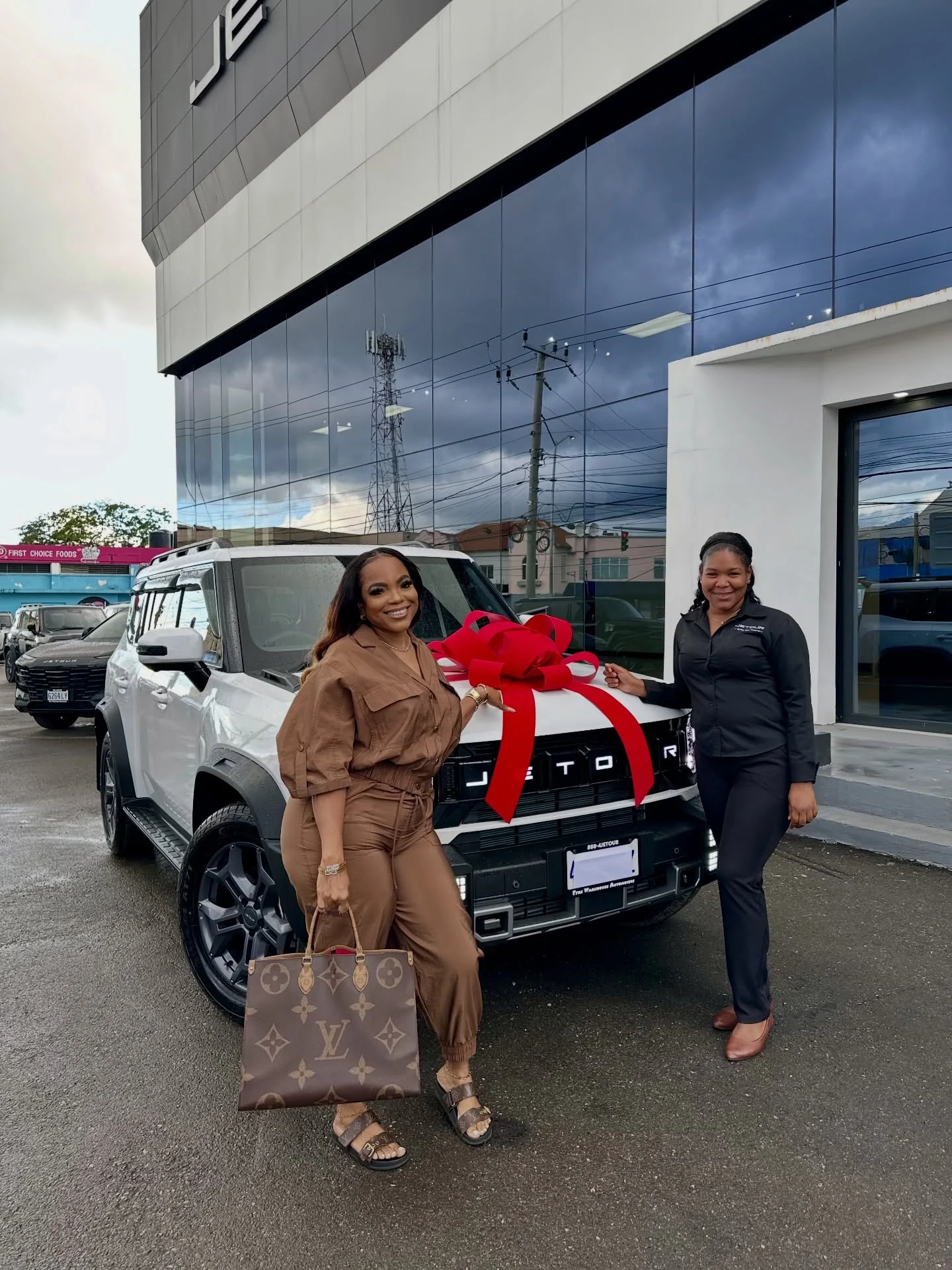 Happy JETOUR customer