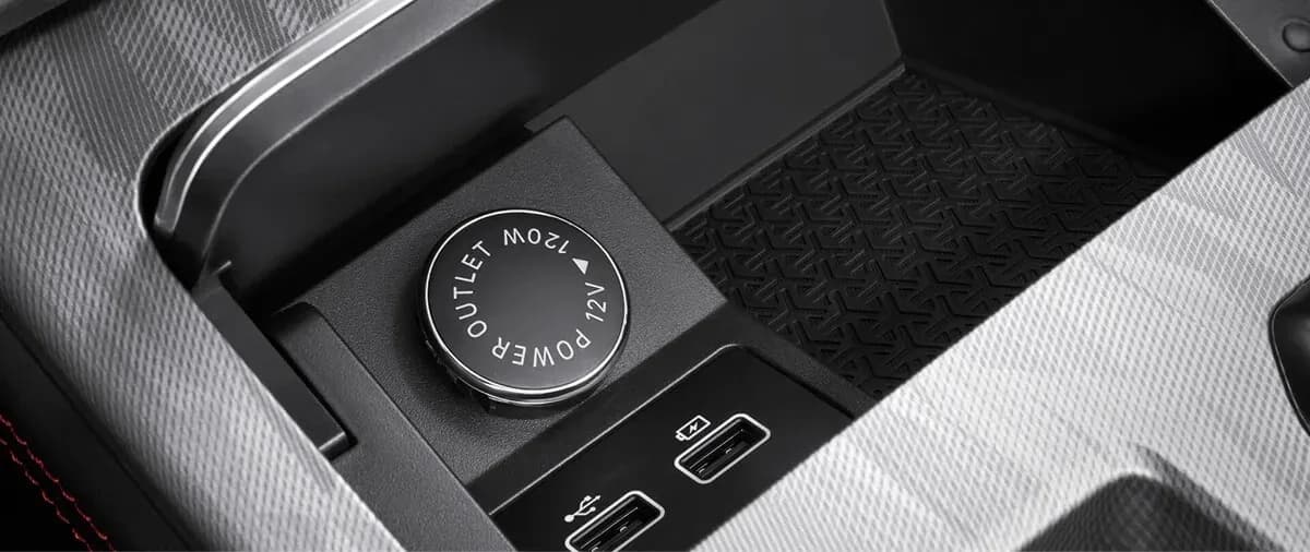 JETOUR 12V outlet with USB-C and USB-A charging ports