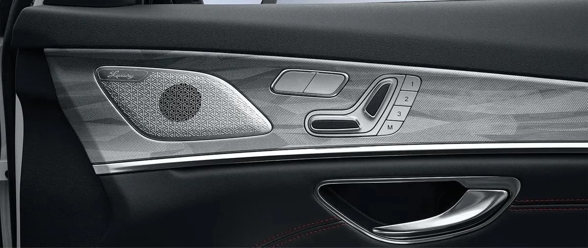 JETOUR power-adjustable seats with memory function